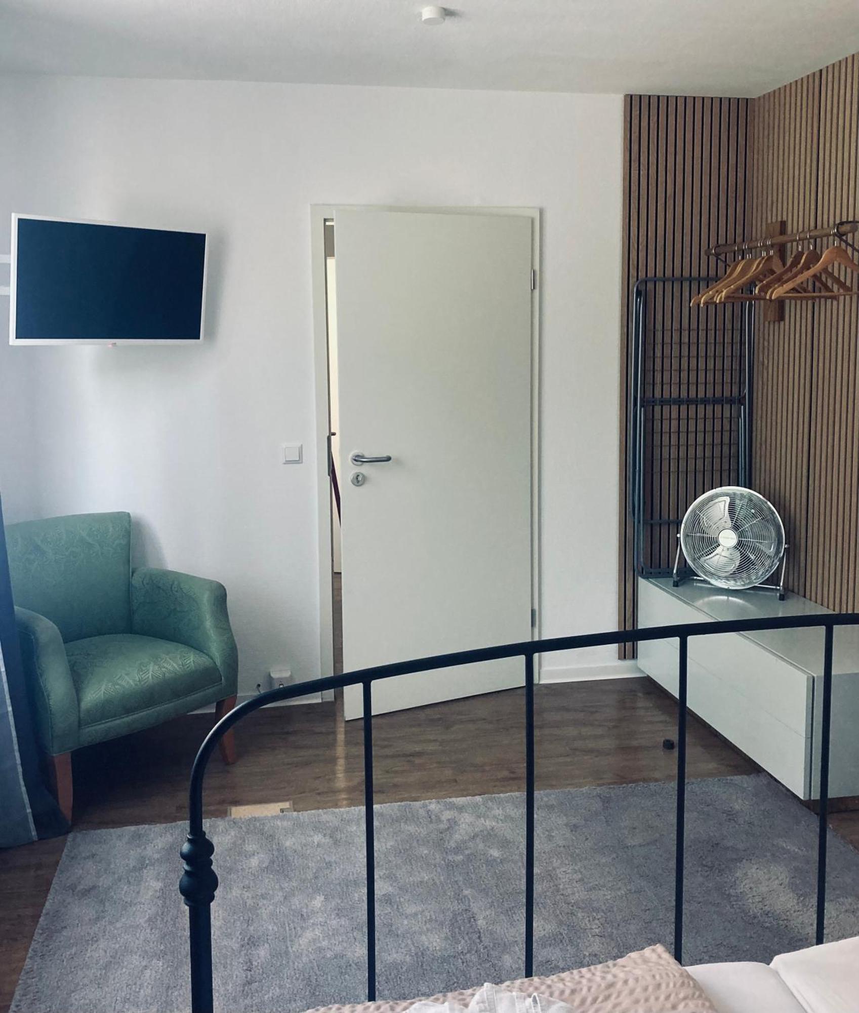 Free Apartment - Bei Der Stadtmauer Reutlingen Bagian luar foto